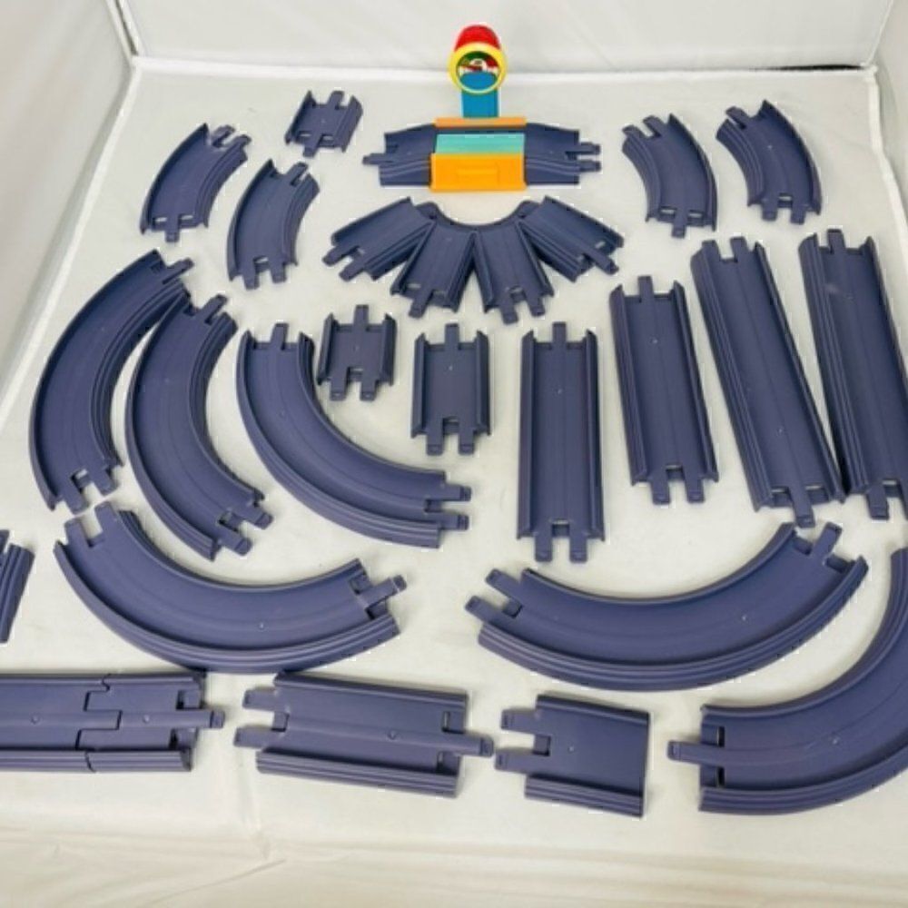 Chuggington Learning Curve Ludorum Plastic Train Track 24 Lot & Scale Excellent